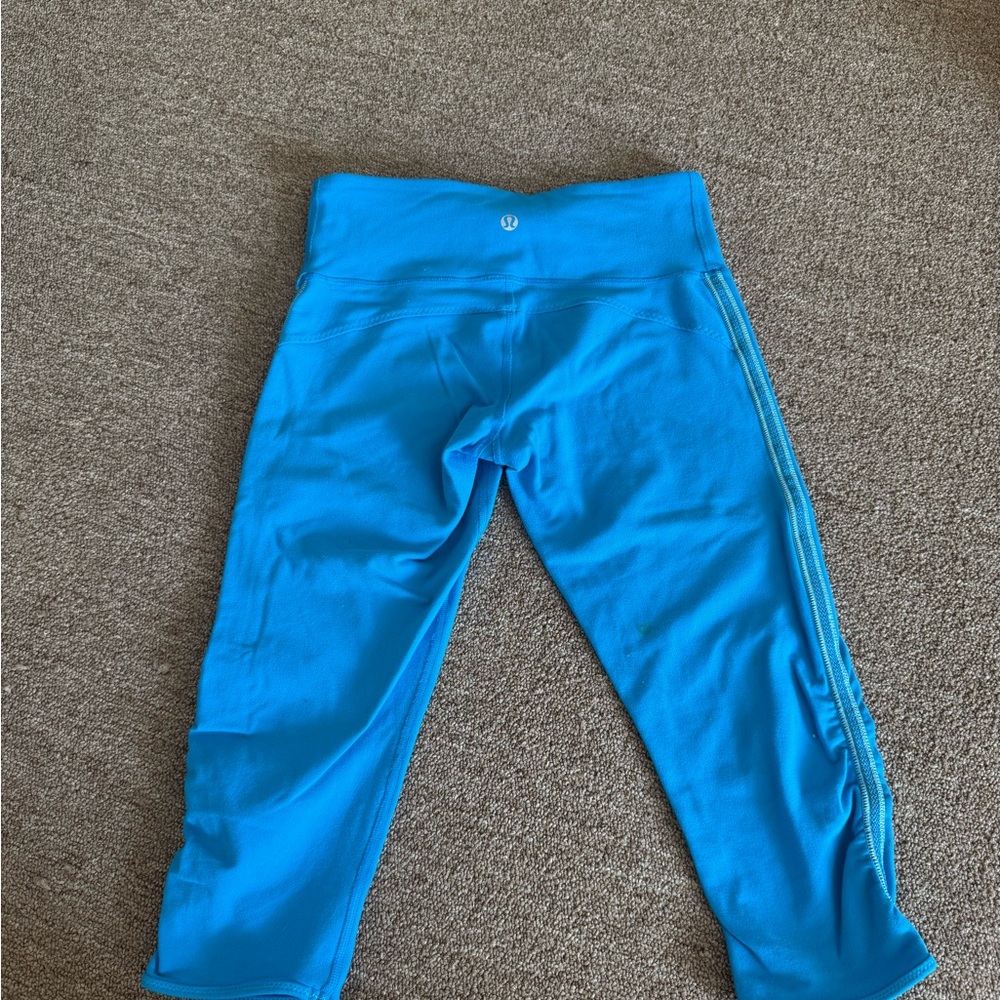 Blue cropped lululemon leggings - Picture 5 of 8